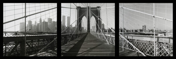A black and white photo of the brooklyn bridge.