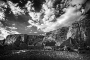 A black and white photo of some rocks