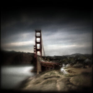 A blurry photo of the golden gate bridge.