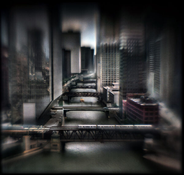A blurry photo of some buildings and water