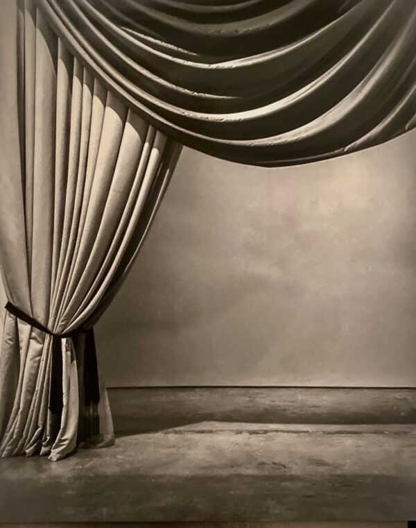 A room with a curtain and a floor