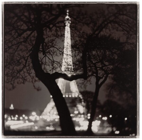 A black and white photo of the eiffel tower at night.