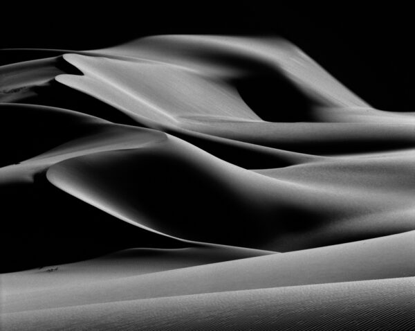 A black and white photo of some shapes