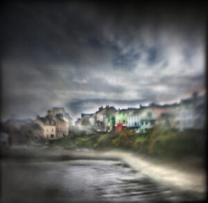 A blurry photo of houses on the beach.