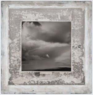A picture of the sky in black and white.
