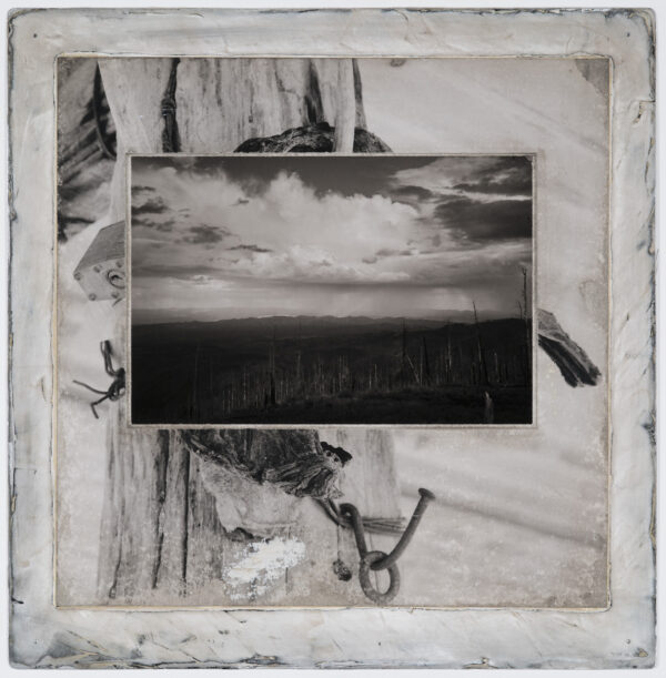 A black and white photo of the sky with clouds.