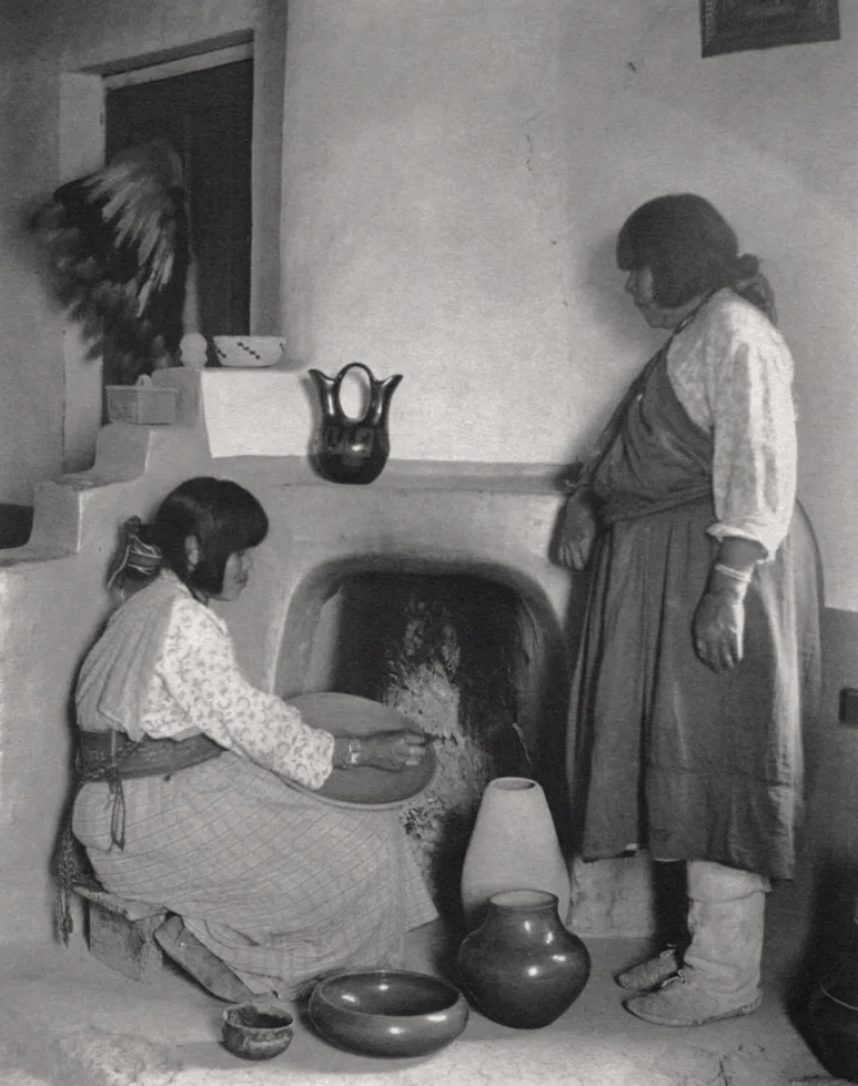 Laura Gilpin. San Ildefonso Potters, 1925