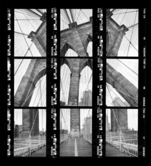 A black and white photo of the brooklyn bridge.
