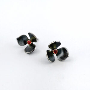 KARIN WORDEN. Small Trillium Posts earrings