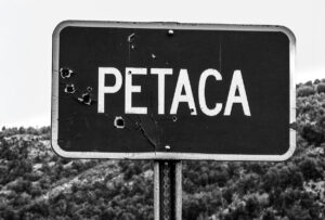 LYNN ADLER. Petaca sign