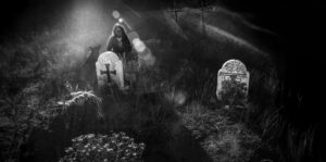 LYNN ADLER. Gloria in the cemeterio