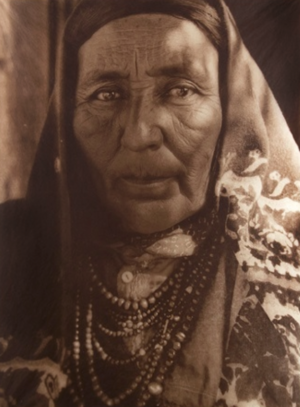 EDWARD CURTIS, Francisca Chiwiwi – Isleta, 1925